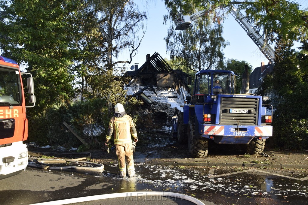 Grossfeuer Einfamilienhaus Siegburg Muehlengrabenstr P1170.JPG - Miklos Laubert